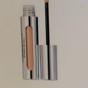 IL MAKIAGE Perfect Coverage Concealer in Light Peach  Shade #2.5-